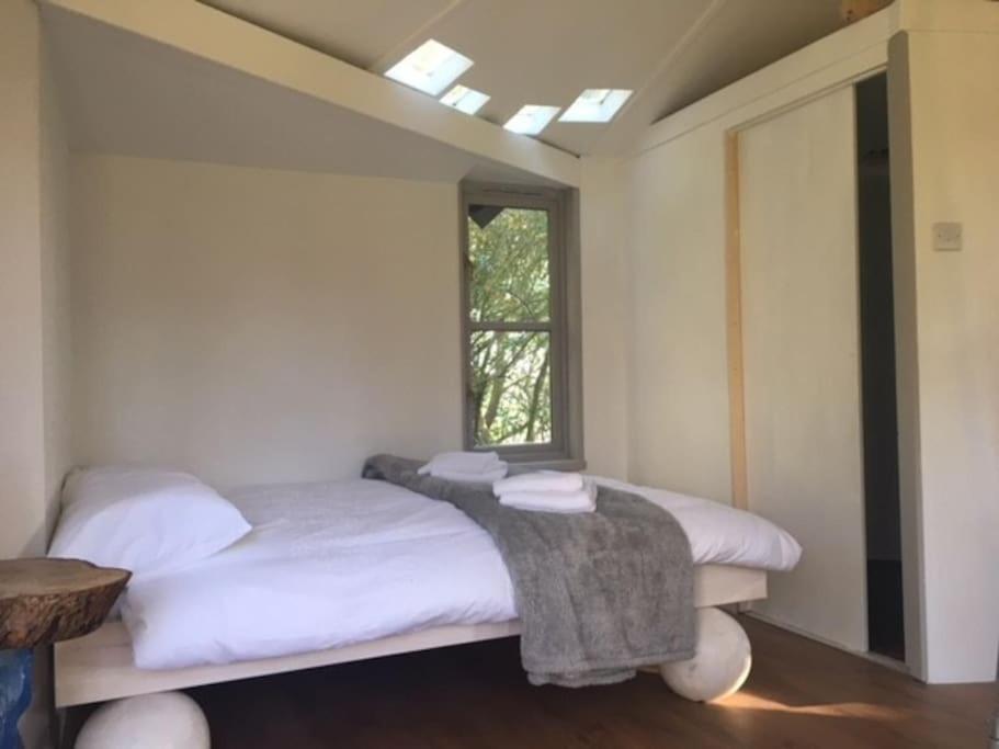 The Roundhouse - Unique Space Nestled In The Trees 伯格里 外观 照片
